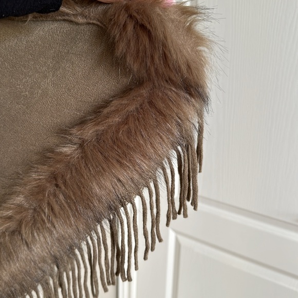 Brown Cardigan knit with fringe and fur details - Picture 3 of 6